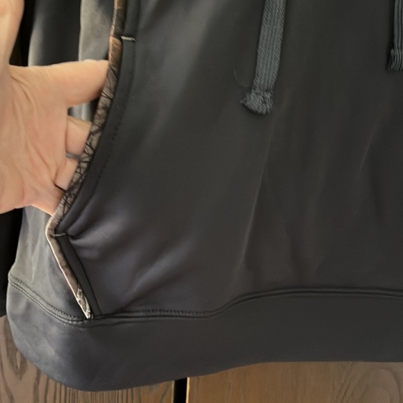 Cottonwood Canyon 100% polyester, hooded, black sweatshirt. Size Small - Picture 3 of 8